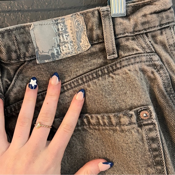 WE THE FREE • Olsen cuffed barrel jeans
Excellent Condition - Picture 8 of 12